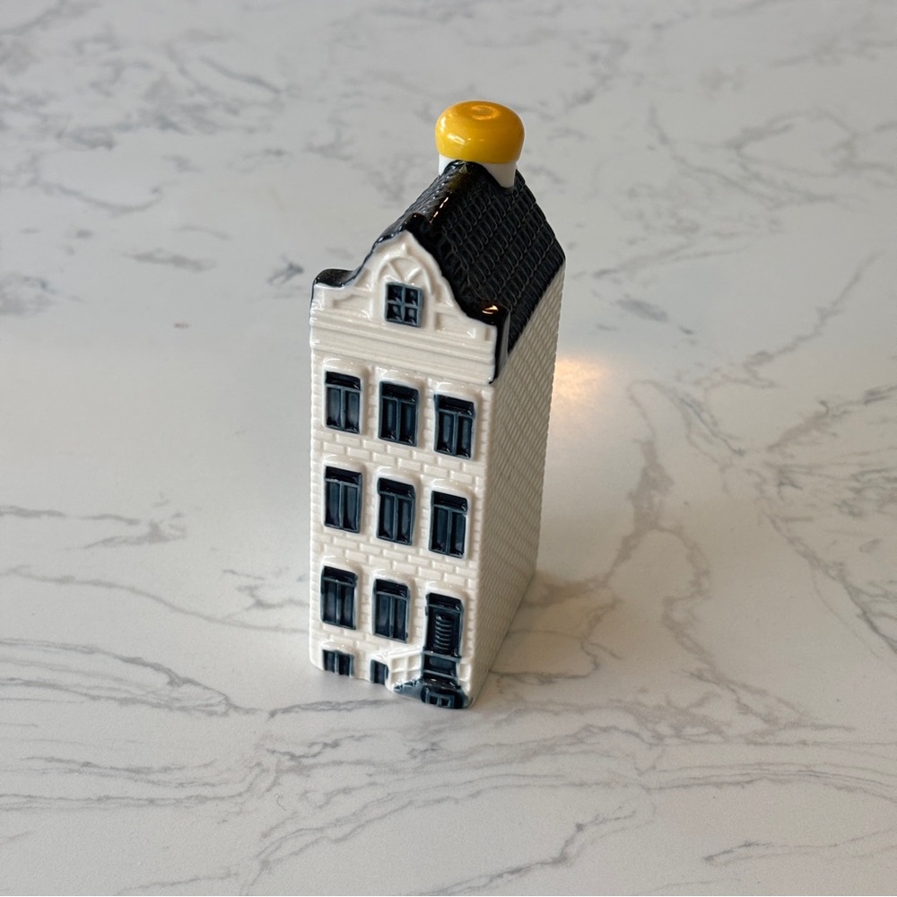 KLM #58 Blue Delft House by BOLS